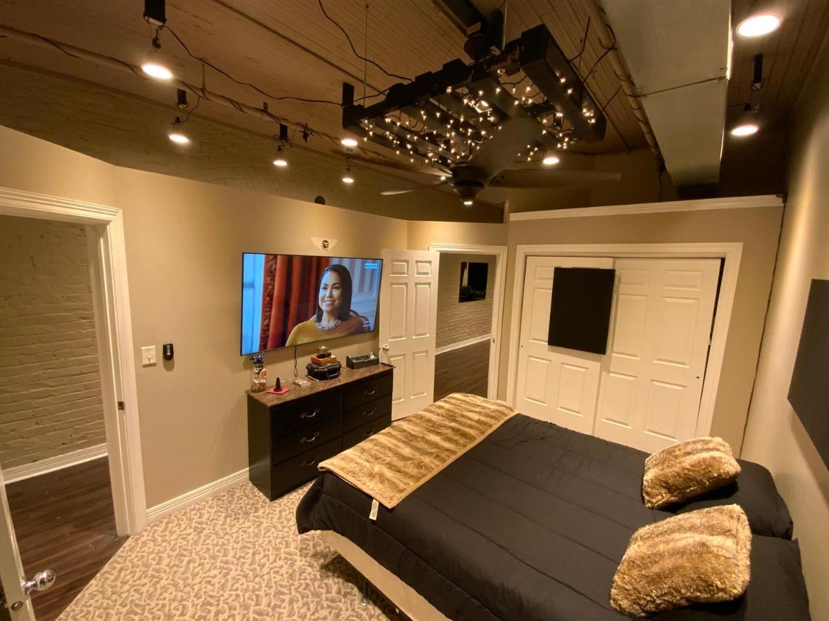 Blackout Themed Residence In The Prime Heart Of Omaha'S Old Market! Ngoại thất bức ảnh